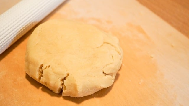クッキー生地を生で食べると?